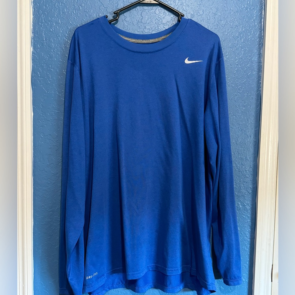 blue nike long sleeve drifit
XXL